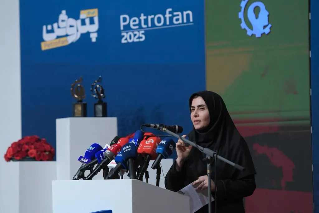 همایش پتروفن به یک پلتفرم نوآوری در سطح پتروشیمی کشور تبدیل شده/ آینده پتروشیمی از آن شرکتهایی است که شجاعت ورود به حوزه فناوری را دارند