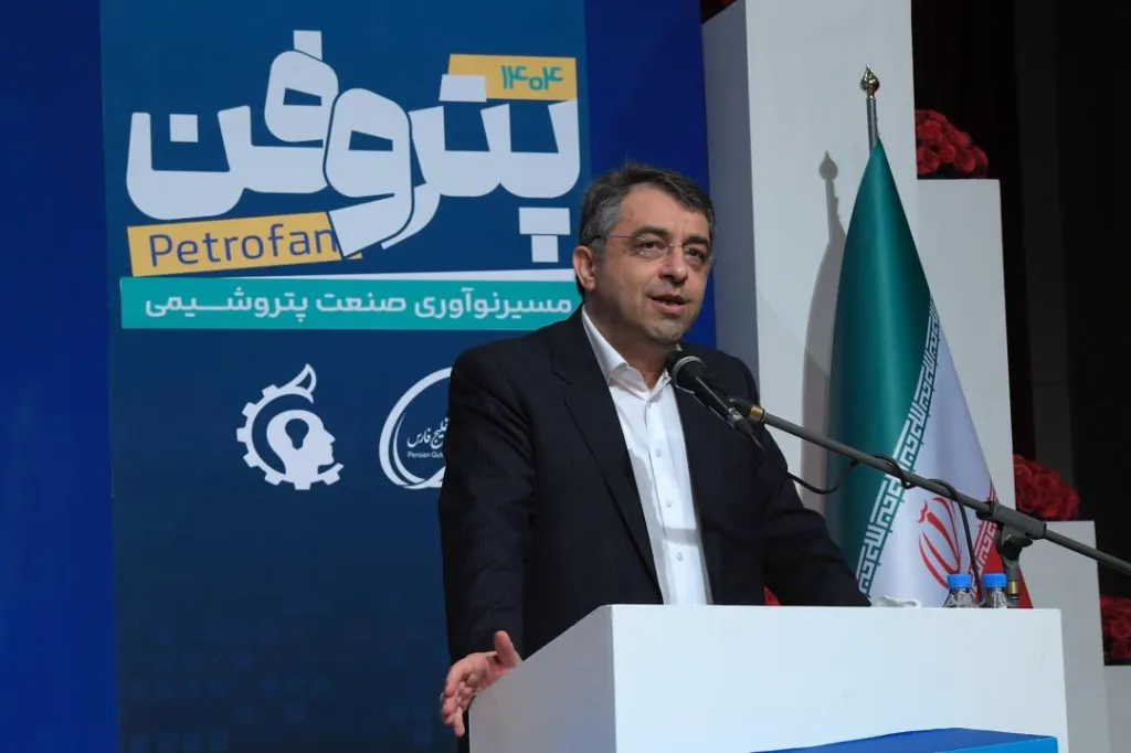 همایش پتروفن به یک راهبرد تبدیل شده است/آینده صنعت پتروشیمی با پیاده‌سازی نیازهای فناورانه در بستر بومی گره‌خورده/ به های‌تک‌ترین تکنولوژی‌ها در صنعت پتروشیمی دست‌یافته‌ایم