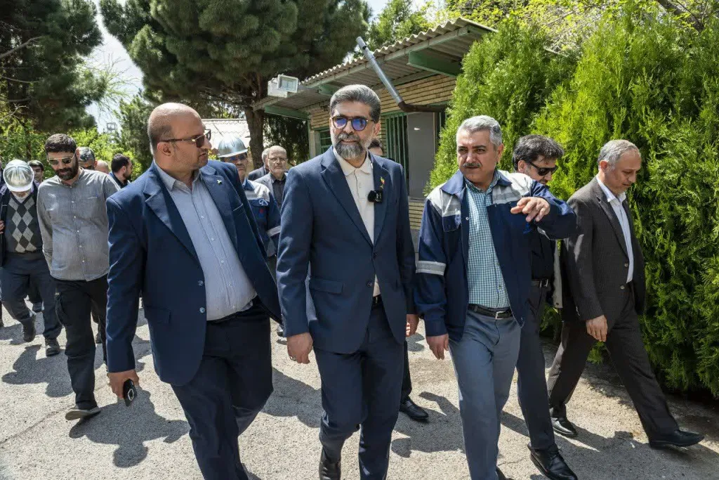 بازدید هیئت عالی‌رتبه وزارت صمت از پتروشیمی تبریز؛ تاکید معاون وزیر بر رفع فوری موانع تولید