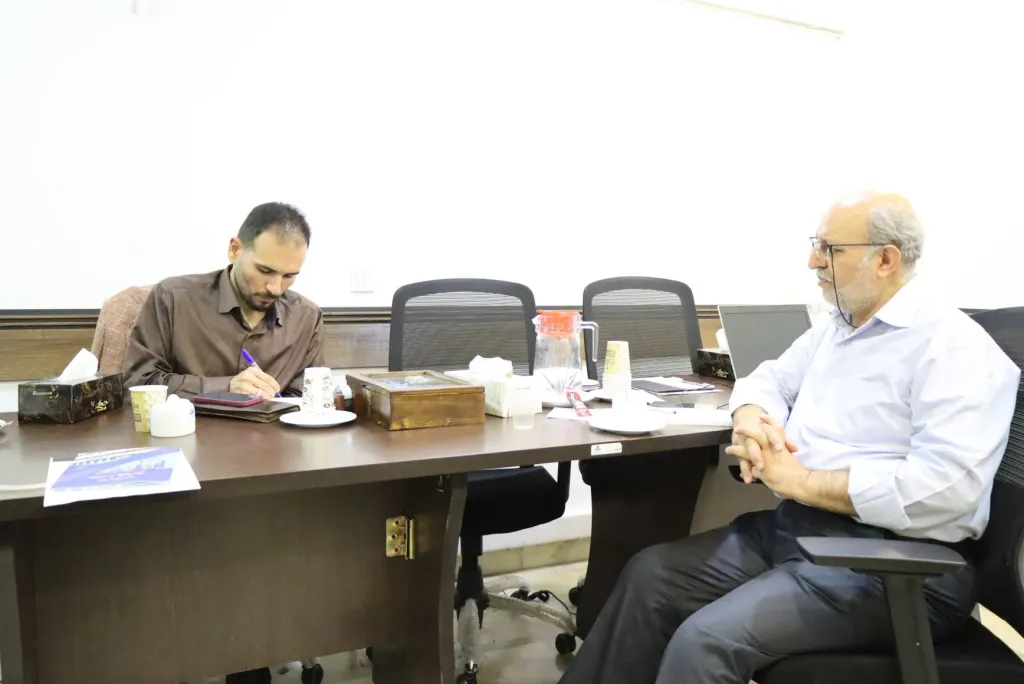 علم و دانش دادنی نیست، به دستآوردنی است