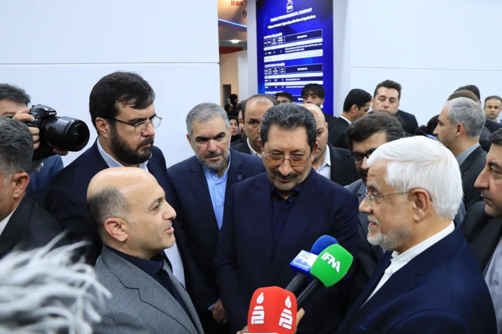 بازدید معاون اول رییس جمهور از غرفه هلدینگ نفت و گاز پارسیان در نمایشگاه اکسپو