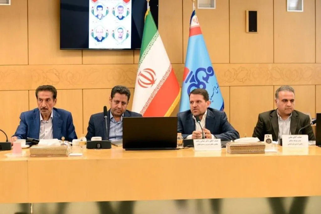 تامین نیازهای اساسی مردم اولویت صنعت پتروشیمی است/ تشریح روند بازیابی پتروشیمی‌ها برای انجمن‌های پایین دستی