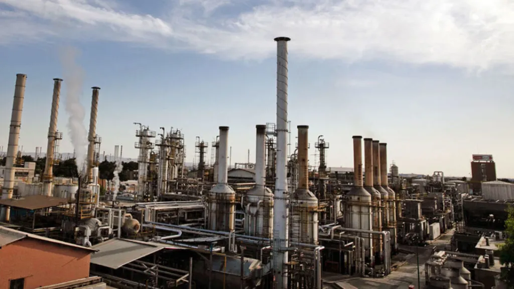 سهامداری در پالایشگاه‌های فراسرزمینی کشورها و وابستگی به نفت‌خام ایران ‌