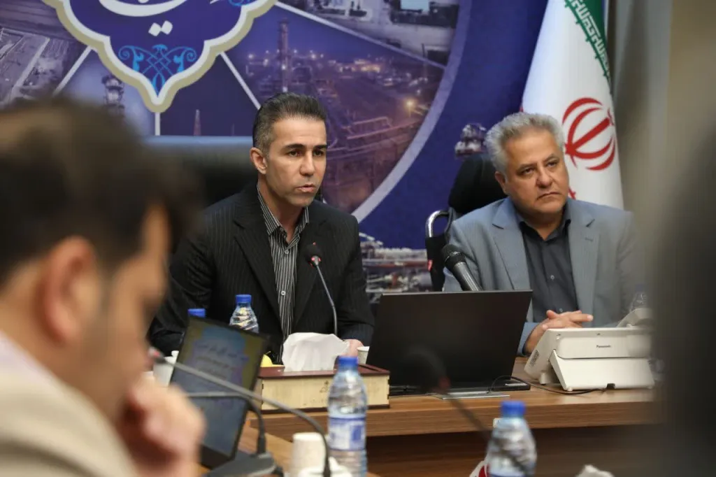 بررسی راهكارهای بهبود شرایط كاری و آموزشی كاركنان در شركت نفت و گاز اروندان